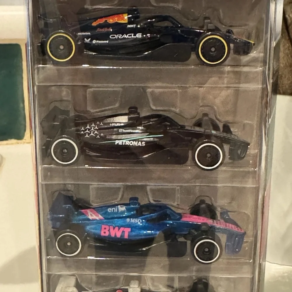Formula 1 (2 Sets ) 5-Car Pack 10 cars total Mercedes Red Bull HASS HOT WHEELS